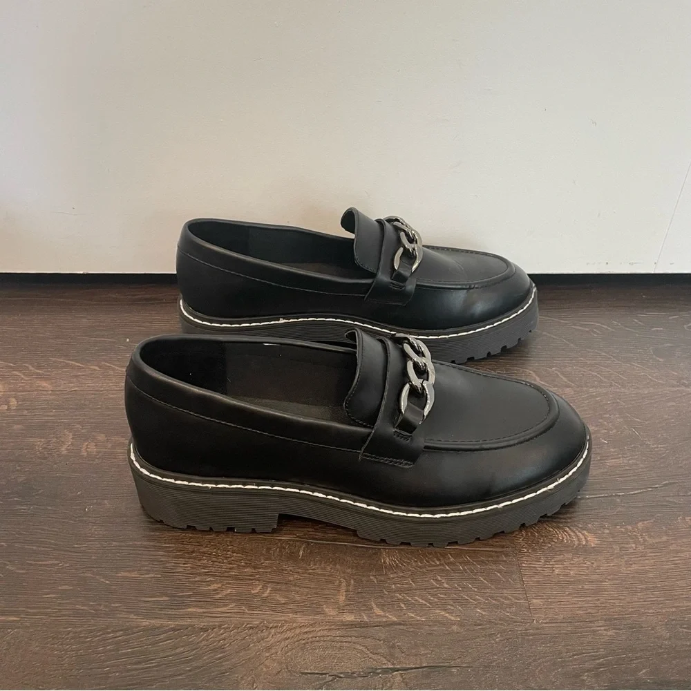 SM New York Women’s Black Loafers with Metallic Chain